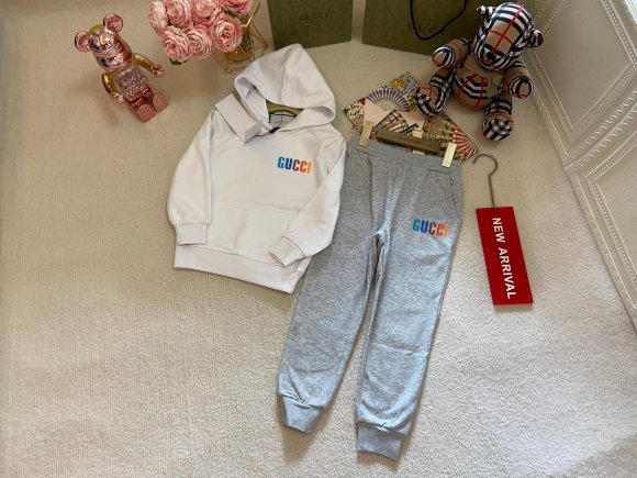 Gucci - Детский спортивный костюм QK_1308GU3 Gucci - Детский спортивный костюм QK_1308GU3