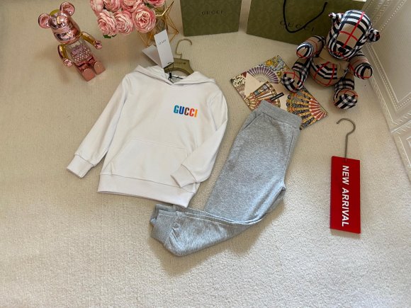 Gucci - Детский спортивный костюм QK_1308GU3 Gucci - Детский спортивный костюм QK_1308GU3