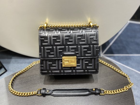 Fendi Kan U Женская сумка - мессенджер GI_1802FE2