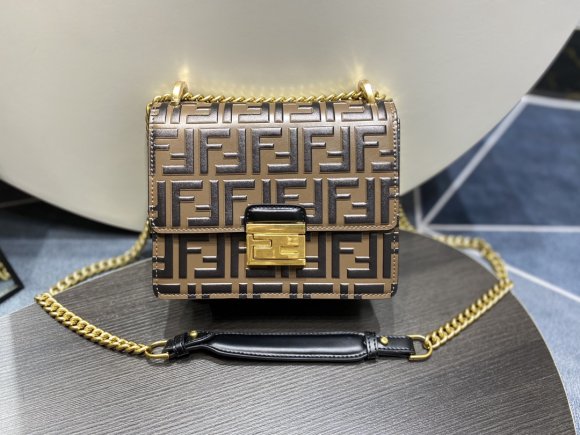 Fendi Kan U Женская сумка - мессенджер GI_1802FE2