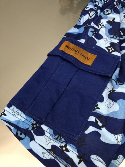 Louis Vuitton - Мужские шорты DZ_2805LV7