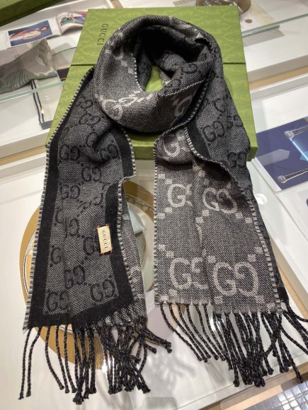Gucci - Шерстяной шарф JX_0412GU4 Gucci - Шерстяной шарф JX_0412GU4
