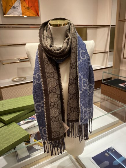 Gucci - Шерстяной шарф JX_0412GU4 Gucci - Шерстяной шарф JX_0412GU4