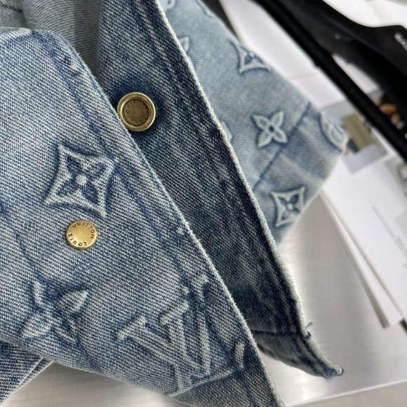 Louis Vuitton - Мужская джинсовая рубашка жакет TJ_2207LV1 Louis Vuitton - Мужская джинсовая рубашка жакет TJ_2207LV1