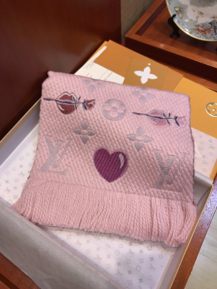 Louis Vuitton - Шерстяной шарф JX_0412LV8 Louis Vuitton - Шерстяной шарф JX_0412LV8