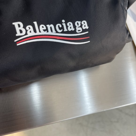 Balenciaga - Мужской жилет пуховик DZ_0810BA10