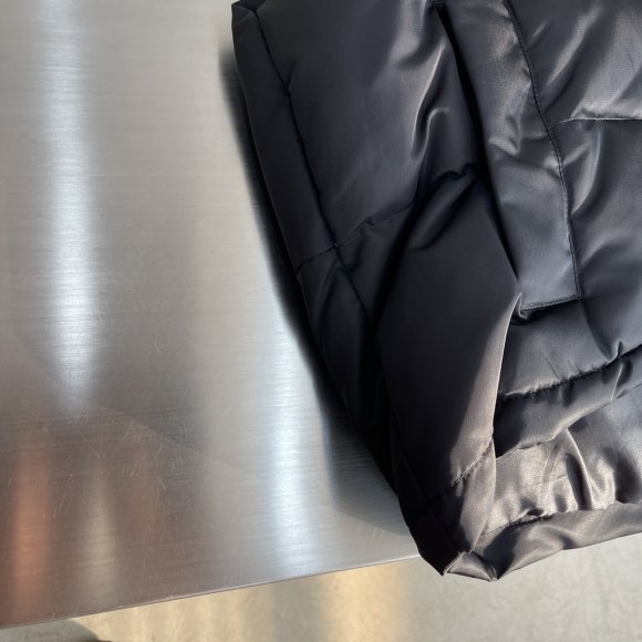 Balenciaga - Мужской жилет пуховик DZ_0810BA10