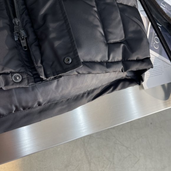 Balenciaga - Мужской жилет пуховик DZ_0810BA10