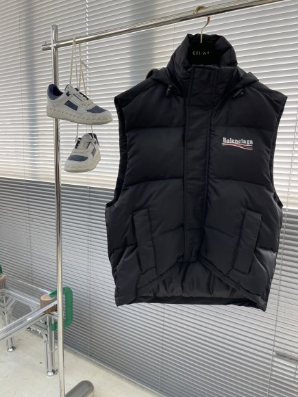 Balenciaga - Мужской жилет пуховик DZ_0810BA10
