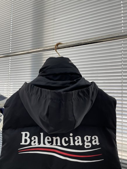 Balenciaga - Мужской жилет пуховик DZ_0810BA10