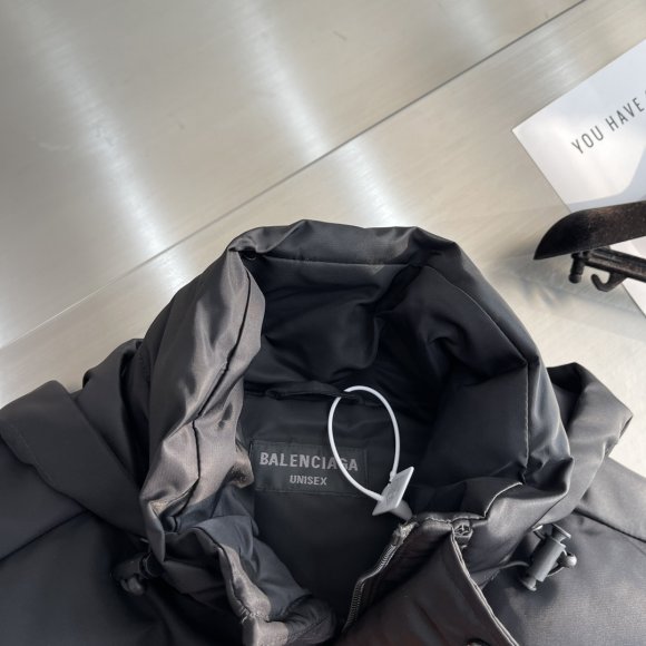 Balenciaga - Мужской жилет пуховик DZ_0810BA10