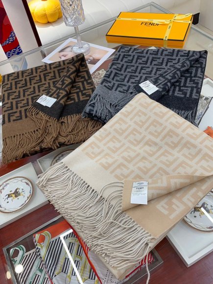 Fendi - Кашемировый шарф платок JX_0412FE10