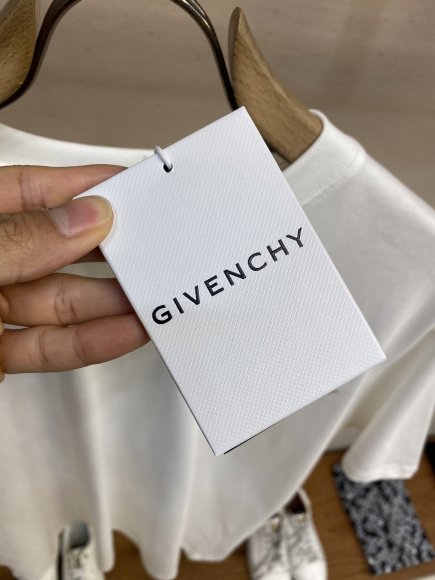 Givenchy - Мужская футболка майка DZ_1702GI3 Givenchy - Мужская футболка майка DZ_1702GI3