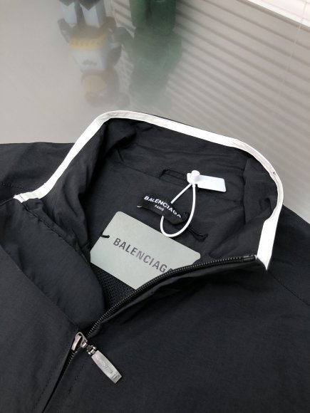 Balenciaga - Мужская куртка ветровка анорак DZ_2905BA5 Balenciaga - Мужская куртка ветровка анорак DZ_2905BA5