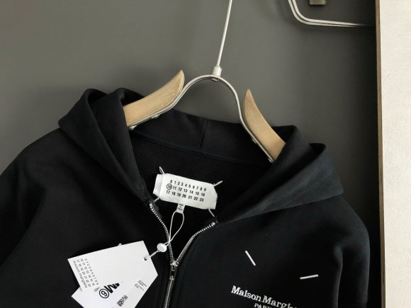 Maison Margiela MM6 - Мужская кофта толстовка DF_0910MM1 Maison Margiela MM6 - Мужская кофта толстовка DF_0910MM1