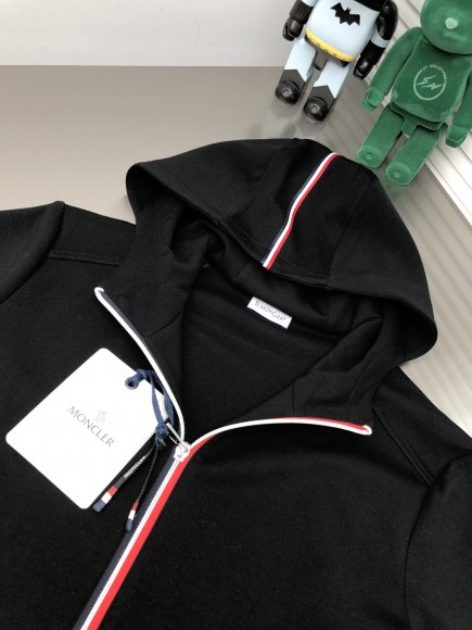 Moncler - Мужской спортивный костюм DZ_2410MO9 Moncler - Мужской спортивный костюм DZ_2410MO9