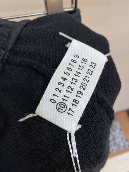 Maison Margiela MM6 - Мужские шорты DZ_0705MM8 Maison Margiela MM6 - Мужские шорты DZ_0705MM8