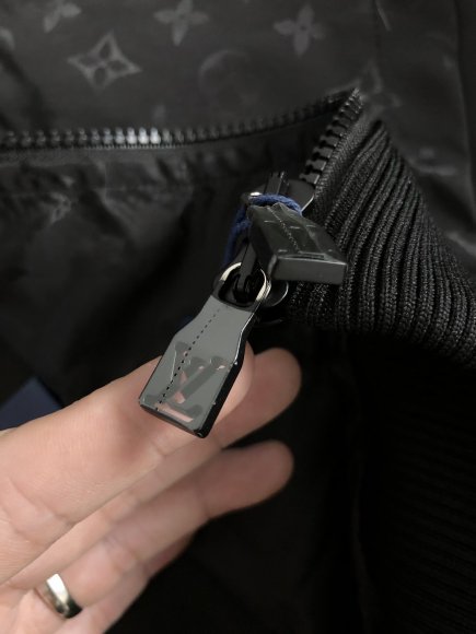 Louis Vuitton - Мужская куртка ветровка DF_0910LV3