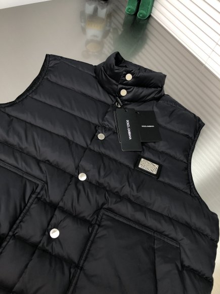 Dolce & Gabbana Essential - Мужской жилет пуховик DZ_2310DG2 Dolce & Gabbana Essential - Мужской жилет пуховик DZ_2310DG2