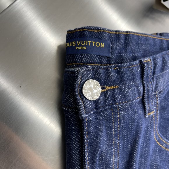 Louis Vuitton - Мужские штаны джинсы DZ_2612LV8 Louis Vuitton - Мужские штаны джинсы DZ_2612LV8