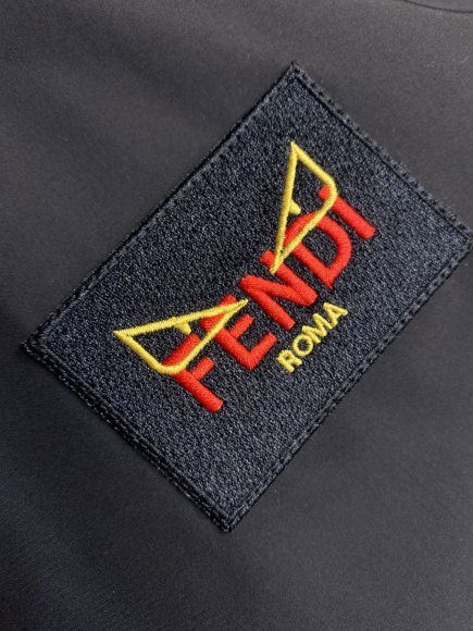 Fendi - Мужская двусторонняя куртка ветровка DZ_1702FE10 Fendi - Мужская двусторонняя куртка ветровка DZ_1702FE10