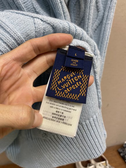 Louis Vuitton - Мужская кофта свитер DZ_0504LV6 Louis Vuitton - Мужская кофта свитер DZ_0504LV6