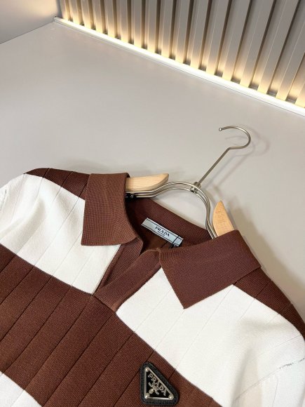 Prada - Мужская трикотажная футболка майка поло DF_3005PR1 Prada - Мужская трикотажная футболка майка поло DF_3005PR1