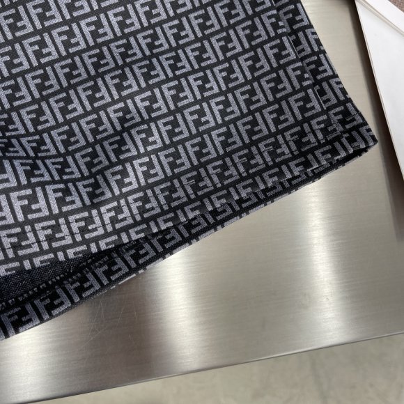 Fendi - Мужские шорты TJ_1906FE8 Fendi - Мужские шорты TJ_1906FE8