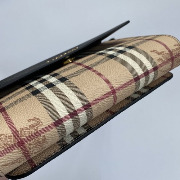 Burberry Женская сумка - мессенджер BU_1702BU6 Burberry Женская сумка - мессенджер BU_1702BU6