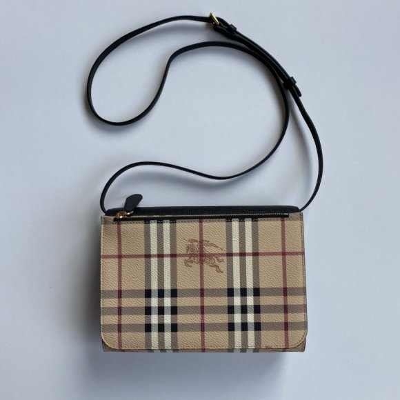 Burberry Женская сумка - мессенджер BU_1702BU6 Burberry Женская сумка - мессенджер BU_1702BU6