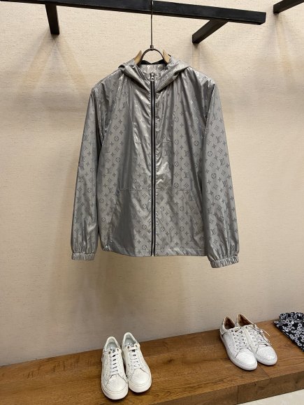 Louis Vuitton - Мужская куртка ветровка DZ_0508LV4 Louis Vuitton - Мужская куртка ветровка DZ_0508LV4