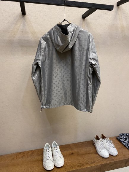 Louis Vuitton - Мужская куртка ветровка DZ_0508LV4