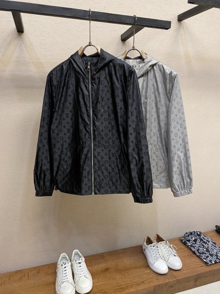 Louis Vuitton - Мужская куртка ветровка DZ_0508LV4