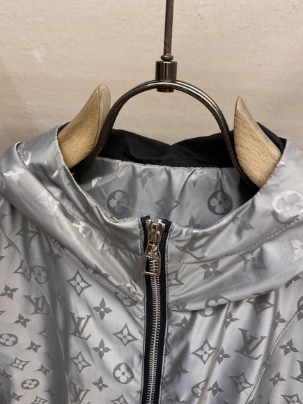 Louis Vuitton - Мужская куртка ветровка DZ_0508LV4