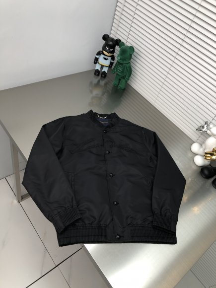 Louis Vuitton - Мужская куртка бомбер ветровка DZ_0512LV10