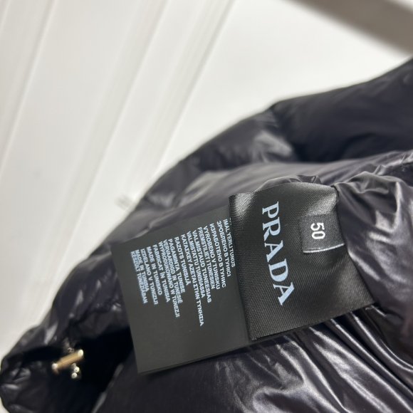 Prada - Мужской жилет пуховик KN_2509PR4