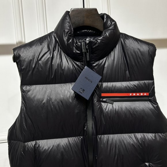 Prada - Мужской жилет пуховик KN_2509PR4