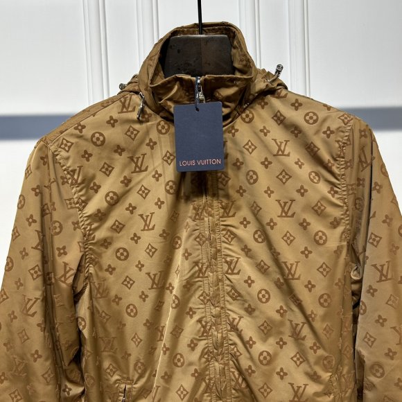 Louis Vuitton - Мужская куртка ветровка KN_2509LV7 Louis Vuitton - Мужская куртка ветровка KN_2509LV7