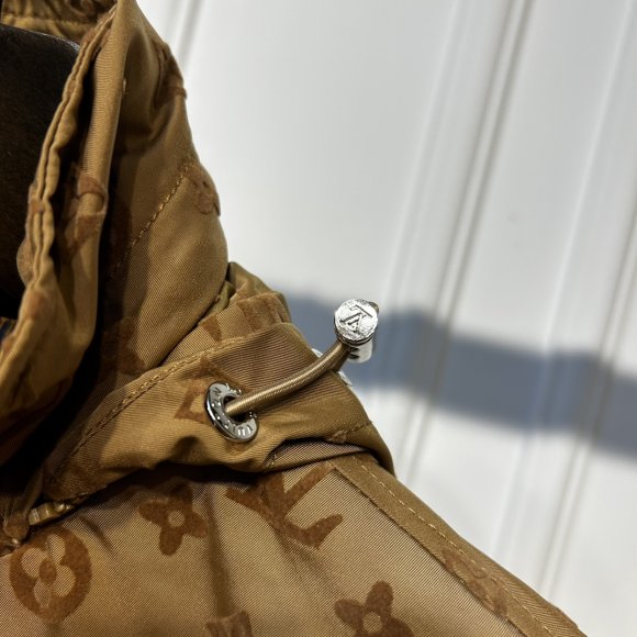 Louis Vuitton - Мужская куртка ветровка KN_2509LV7 Louis Vuitton - Мужская куртка ветровка KN_2509LV7