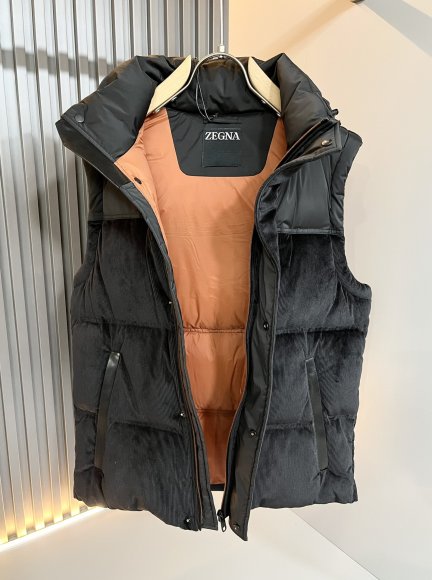 Ermenegildo Zegna - Мужской жилет пуховик DF_2609EZ10 Ermenegildo Zegna - Мужской жилет пуховик DF_2609EZ10