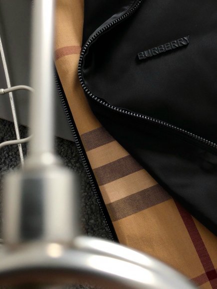 Burberry - Мужская куртка ветровка DF_1010BU1