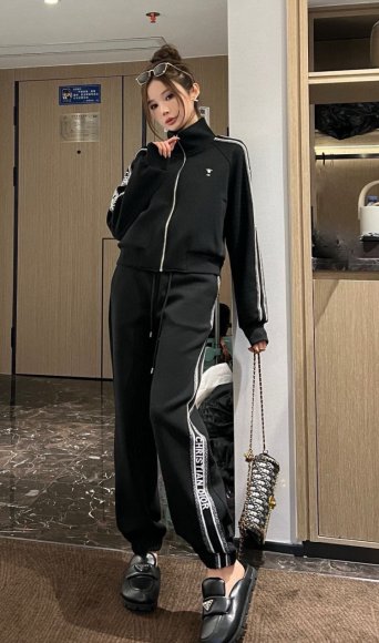 Dior - Женский спортивный костюм TO_2410DI1 Dior - Женский спортивный костюм TO_2410DI1