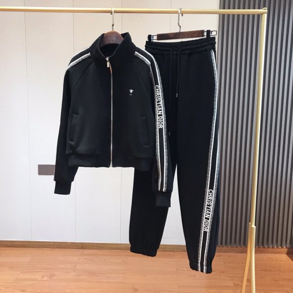 Dior - Женский спортивный костюм TO_2410DI1 Dior - Женский спортивный костюм TO_2410DI1