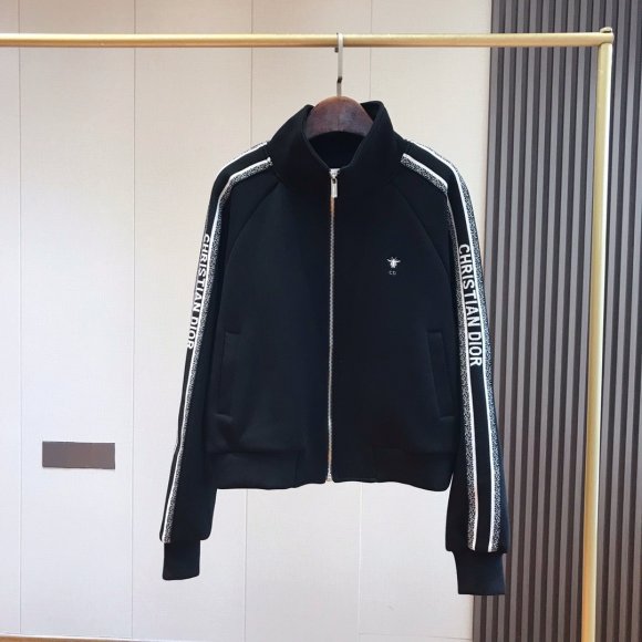 Dior - Женский спортивный костюм TO_2410DI1 Dior - Женский спортивный костюм TO_2410DI1