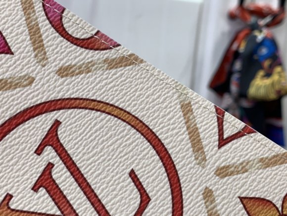 Louis Vuitton By The Pool - Обложка для паспорта LG_2108LV1