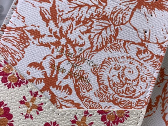 Louis Vuitton By The Pool - Обложка для паспорта LG_2108LV1