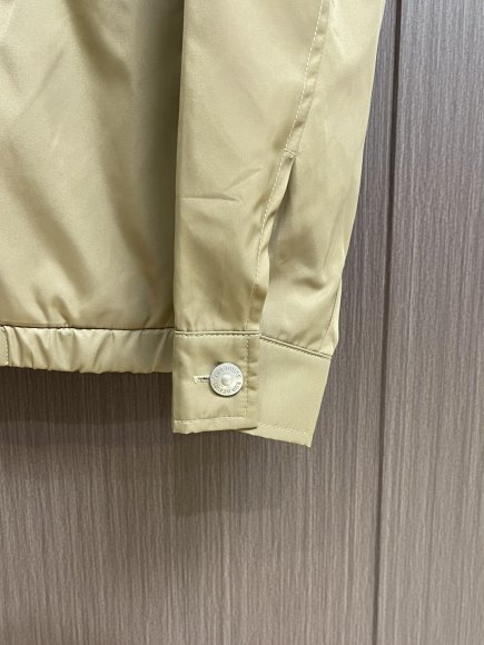 Burberry - Мужская куртка ветровка DZ_2509BU2 Burberry - Мужская куртка ветровка DZ_2509BU2