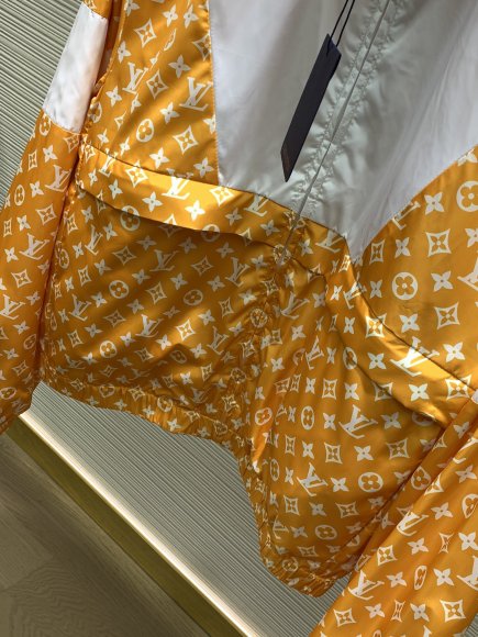 Louis Vuitton Show - Мужская куртка ветровка анорак TI_2907LV3 Louis Vuitton Show - Мужская куртка ветровка анорак TI_2907LV3