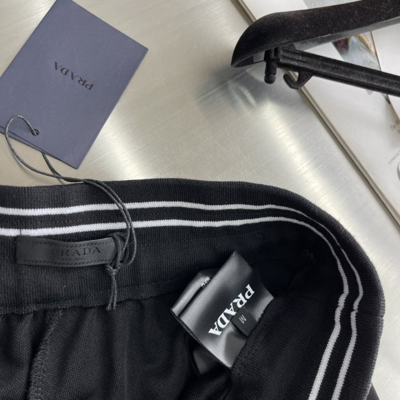 Prada ​Re-Nylon - Мужские шорты TJ_0804PR7