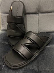 Bottega Veneta - Мужские кожаные шлепанцы S3D_1002BV2